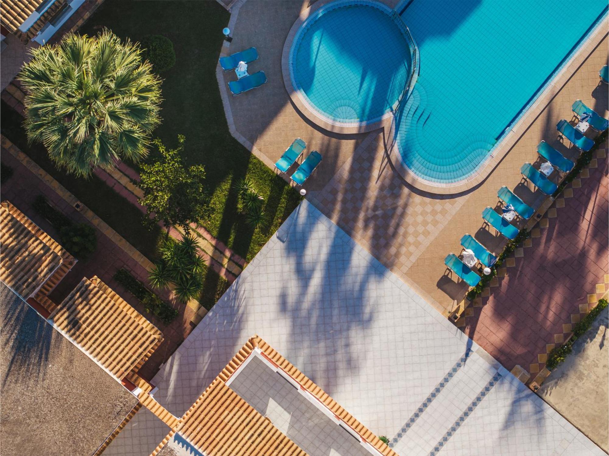 Yakinthos Hotel ลากานาส ภายนอก รูปภาพ