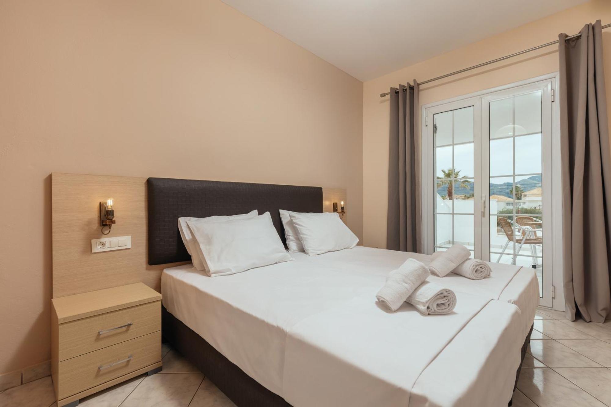 Yakinthos Hotel ลากานาส ภายนอก รูปภาพ