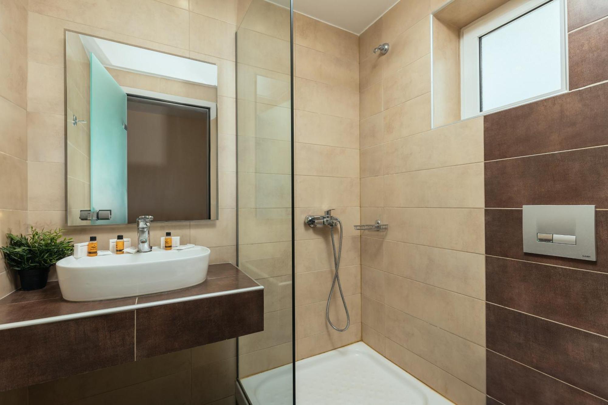 Yakinthos Hotel ลากานาส ภายนอก รูปภาพ