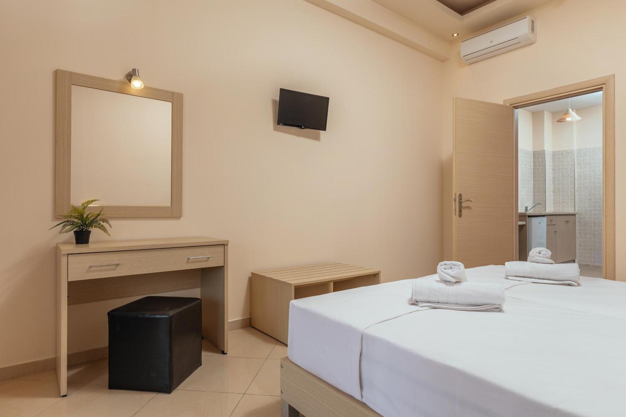 Yakinthos Hotel ลากานาส ภายนอก รูปภาพ