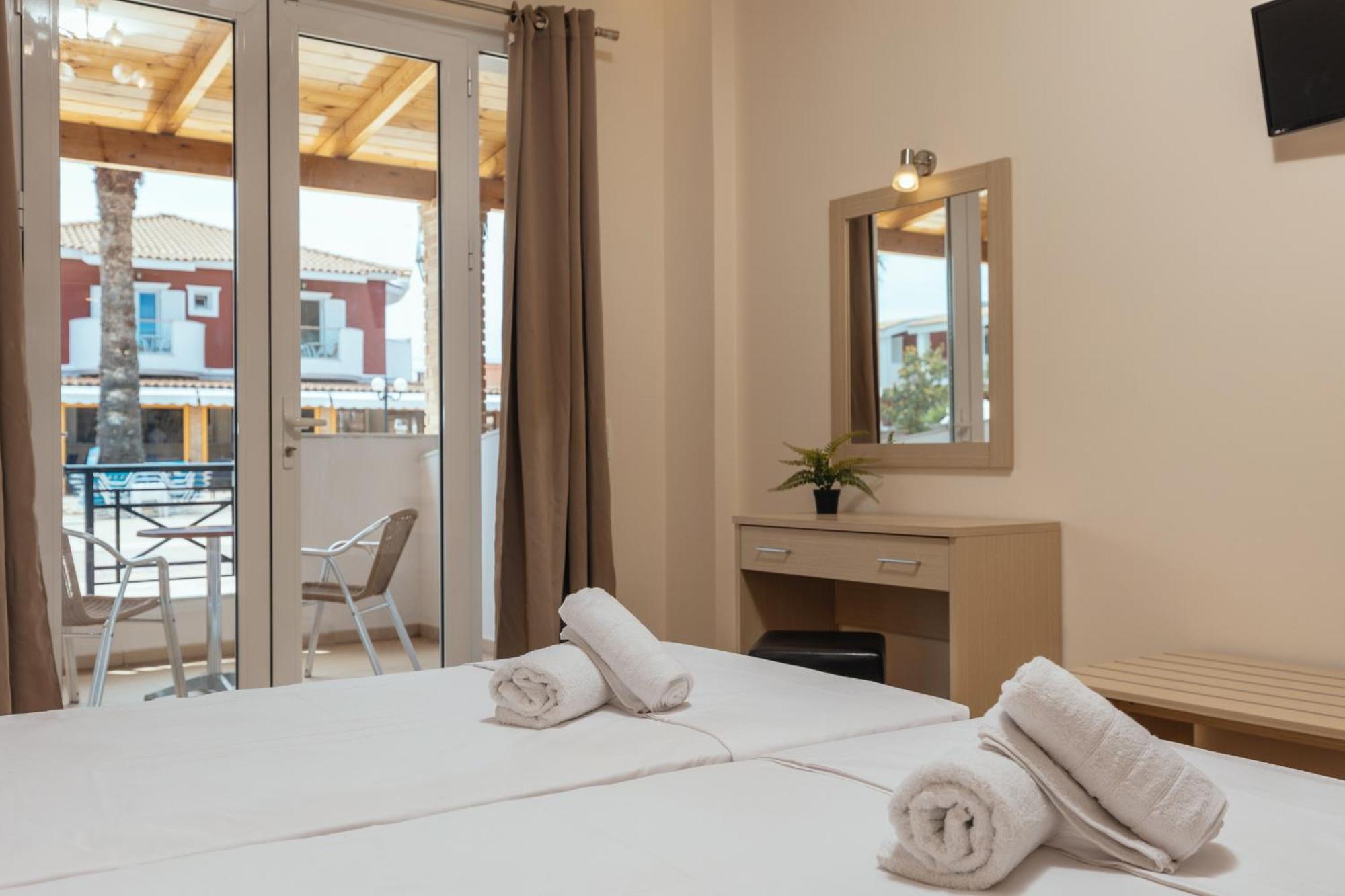 Yakinthos Hotel ลากานาส ภายนอก รูปภาพ